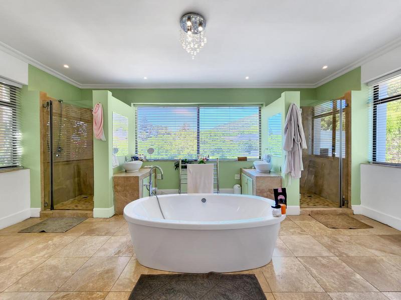To Let 5 Bedroom Property for Rent in Helgarda Estate Western Cape